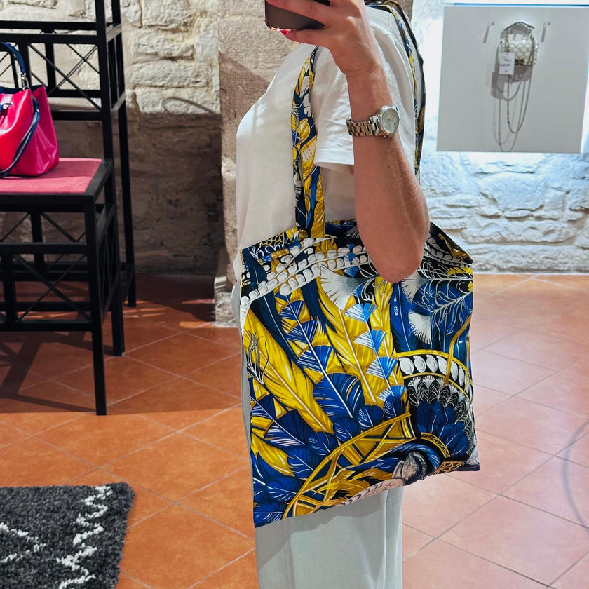 Hermès Tote Bag in Twill di Seta “Les Plumes” Multicolor – Mai Usata