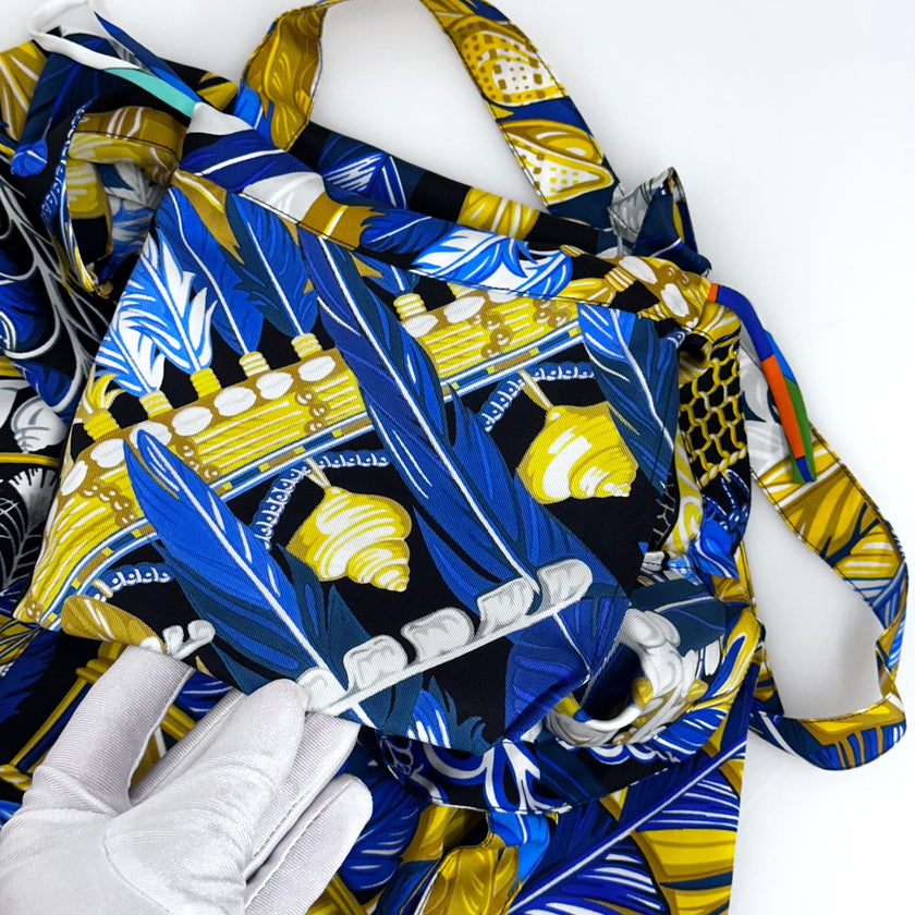 Hermès Tote Bag in Twill di Seta “Les Plumes” Multicolor – Mai Usata