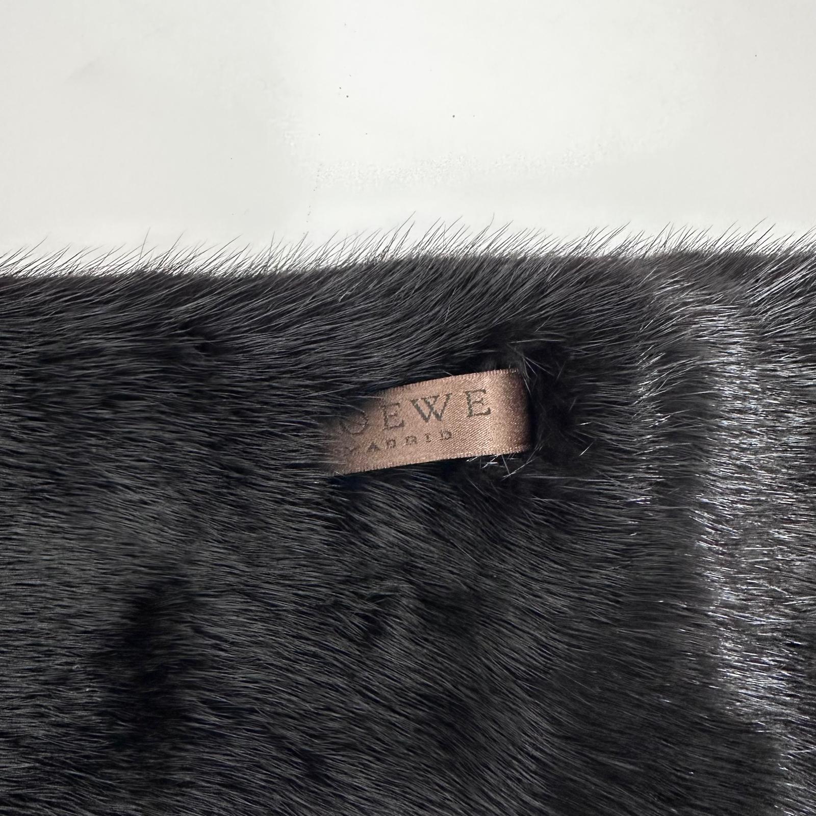 Loewe collo in visone e pelle nera