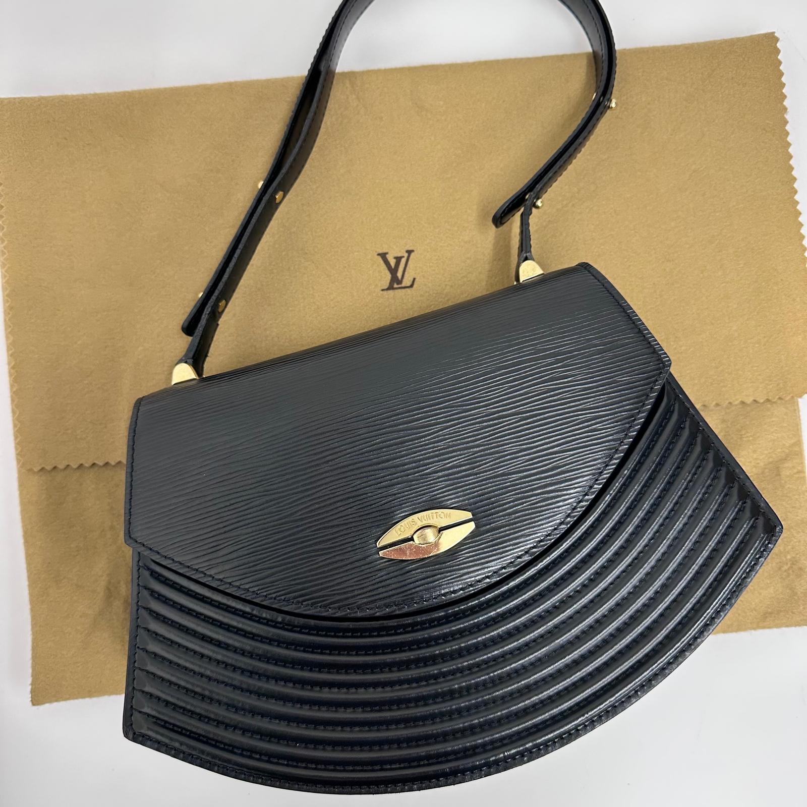 Louis Vuitton Borsa a spalla Tilsitt Epi nera