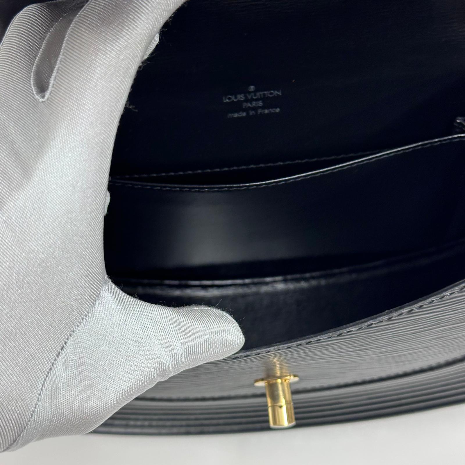 Louis Vuitton Borsa a spalla Tilsitt Epi nera