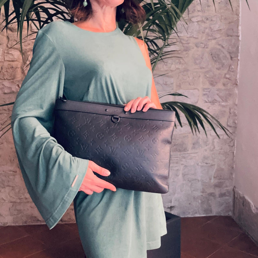 Louis Vuitton Maxi Pochette Monogram Empreinte in pelle nera