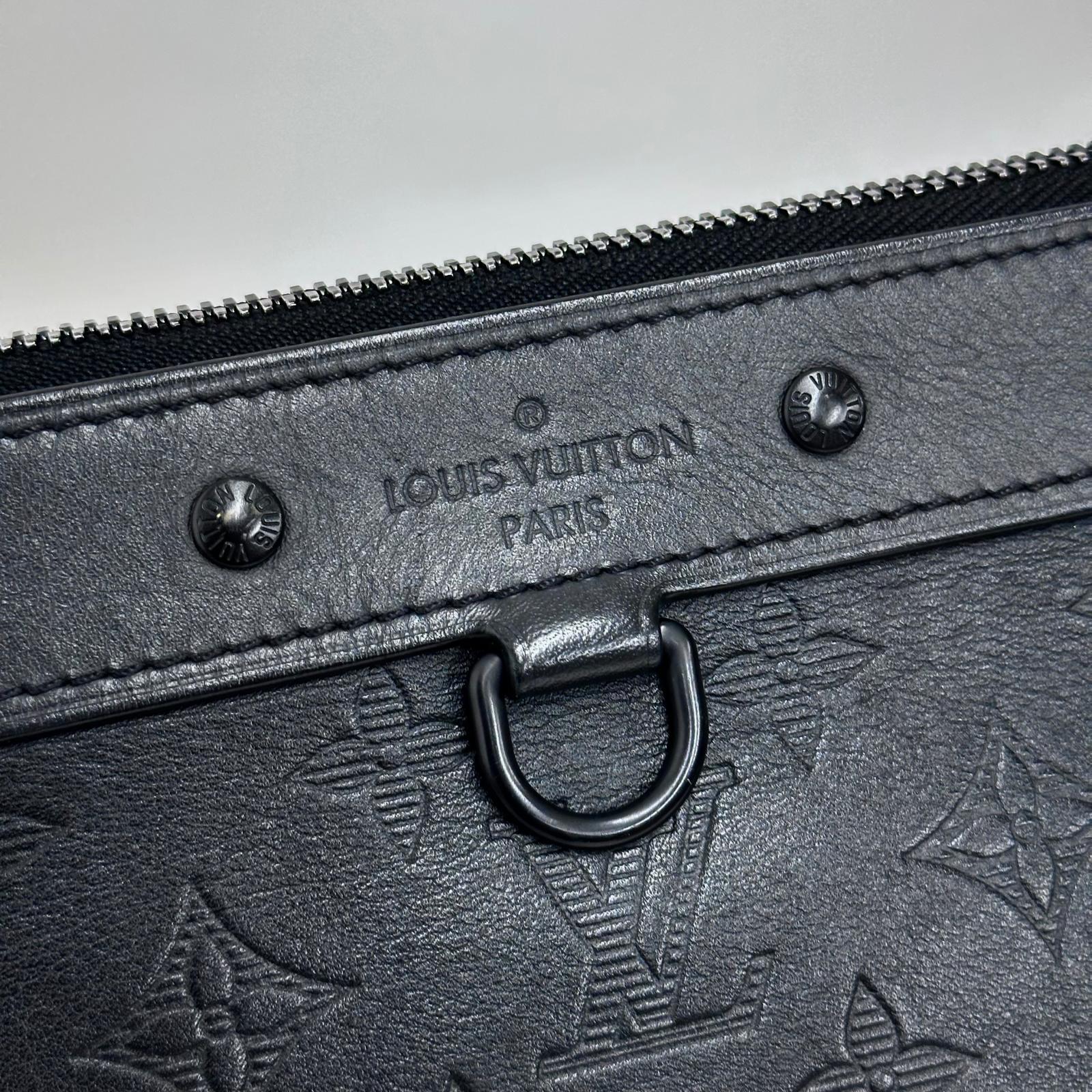 Louis Vuitton Maxi Pochette Monogram Empreinte in pelle nera