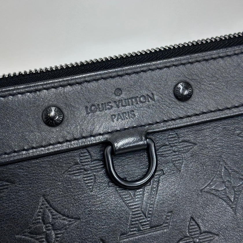 Louis Vuitton Maxi Pochette Monogram Empreinte in pelle nera