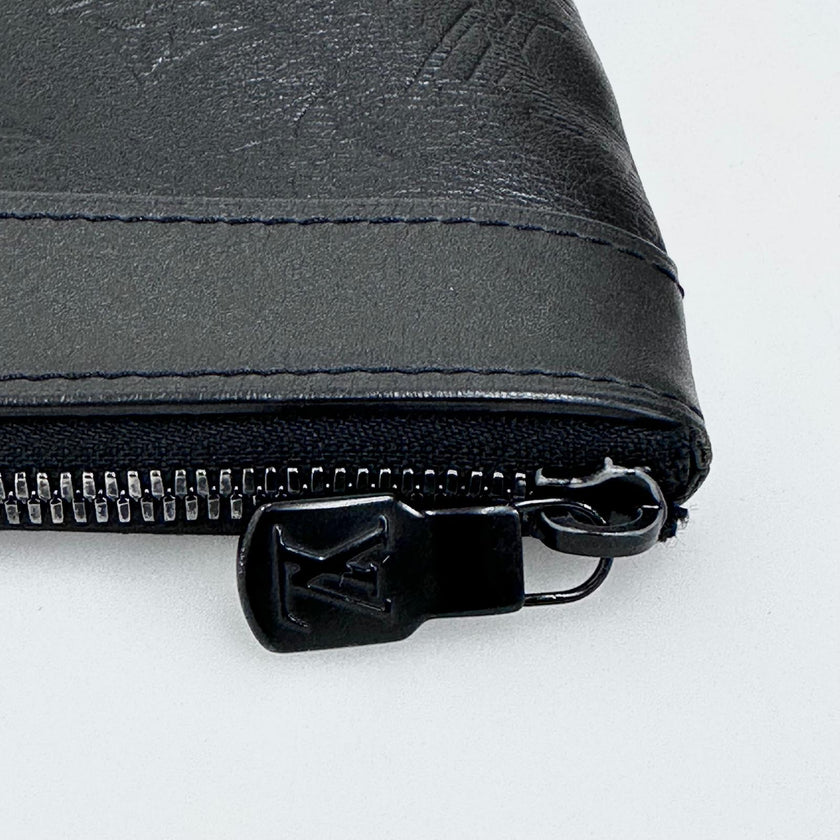 Louis Vuitton Maxi Pochette Monogram Empreinte in pelle nera