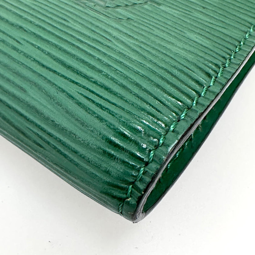 Louis Vuitton Pochette Accessoires in pelle Epi verde