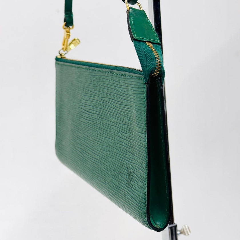 Louis Vuitton Pochette Accessoires in pelle Epi verde