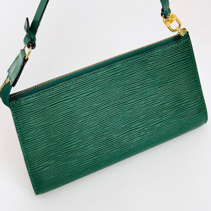 Louis Vuitton Pochette Accessoires in pelle Epi verde