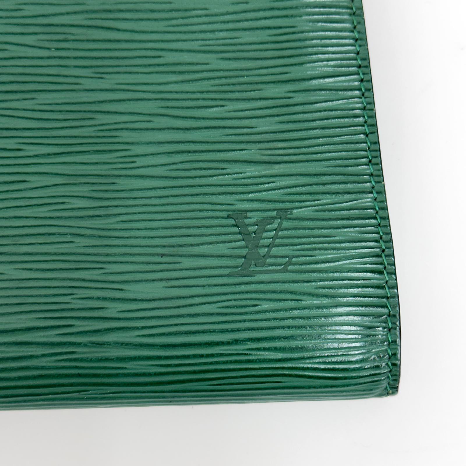 Louis Vuitton Pochette Accessoires in pelle Epi verde