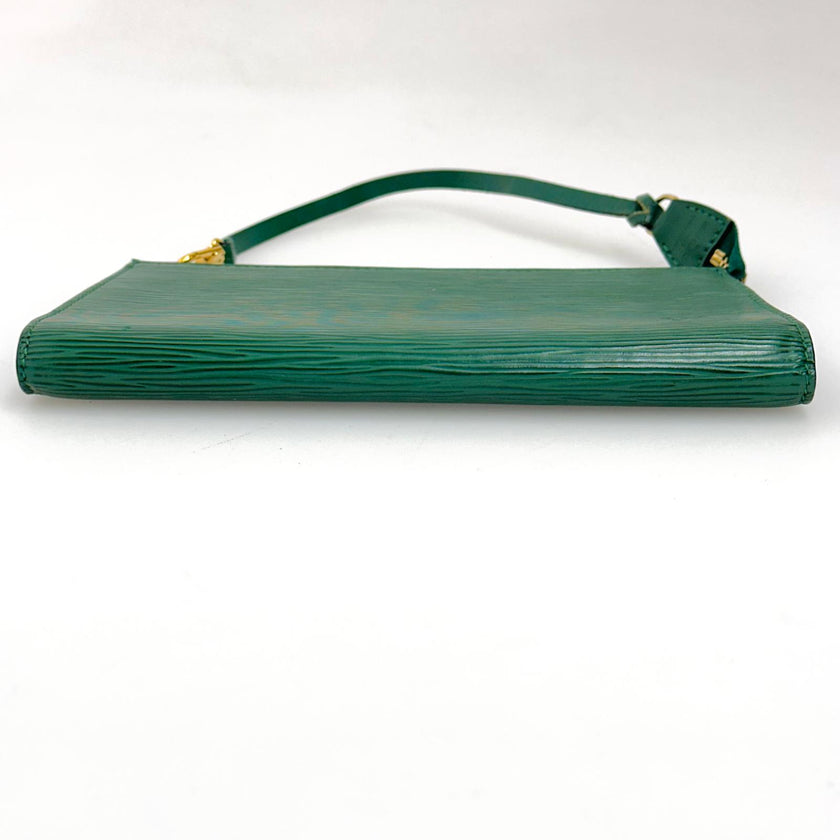 Louis Vuitton Pochette Accessoires in pelle Epi verde
