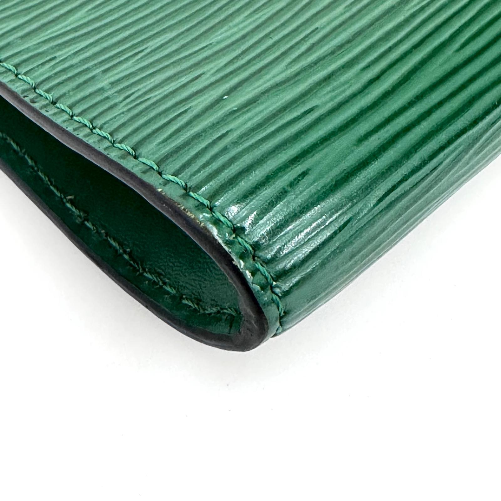 Louis Vuitton Pochette Accessoires in pelle Epi verde