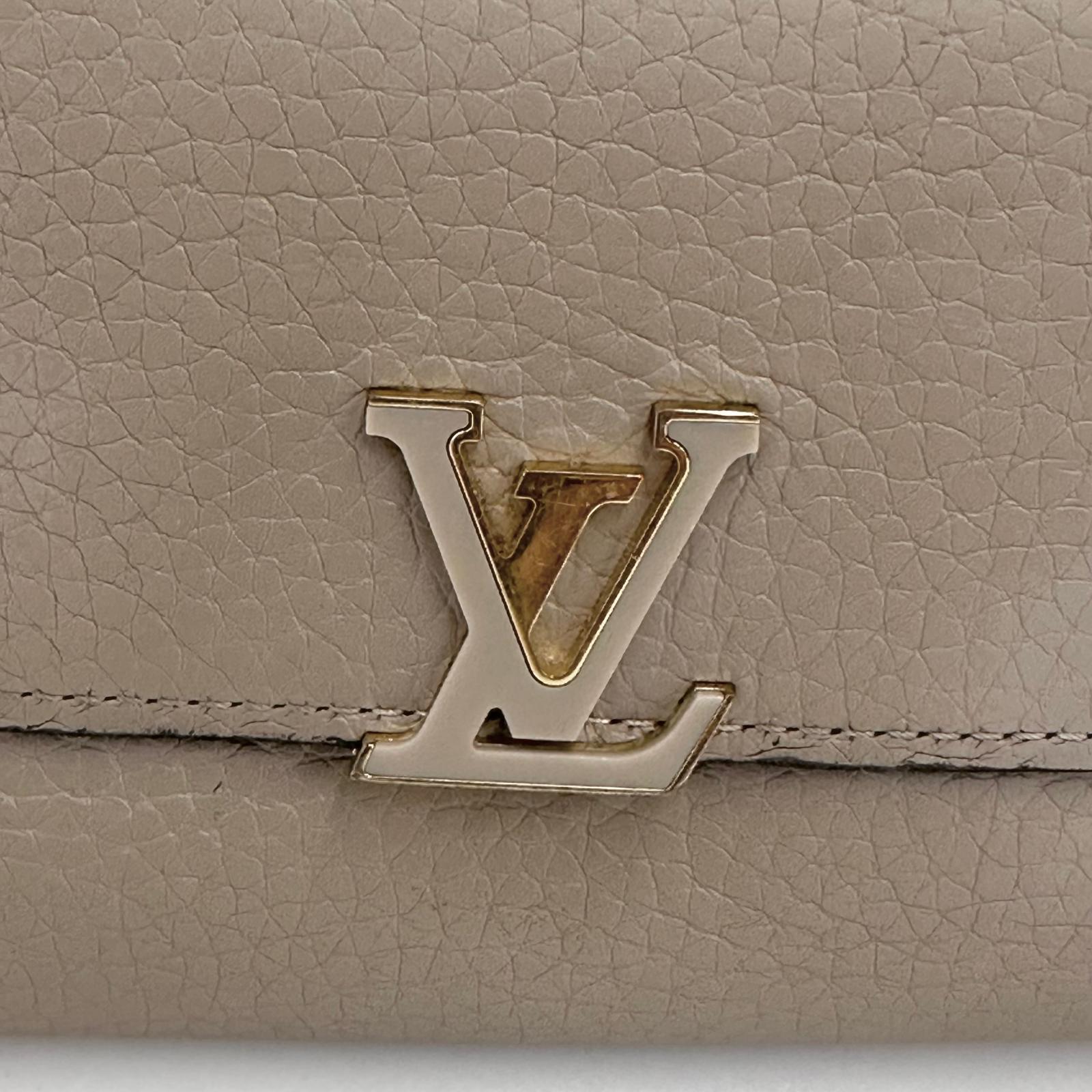 Louis Vuitton Portafoglio Capucines in pelle beige