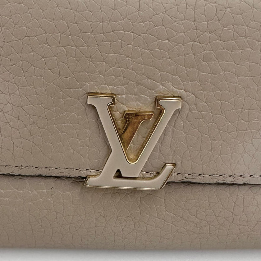 Louis Vuitton Portafoglio Capucines in pelle beige