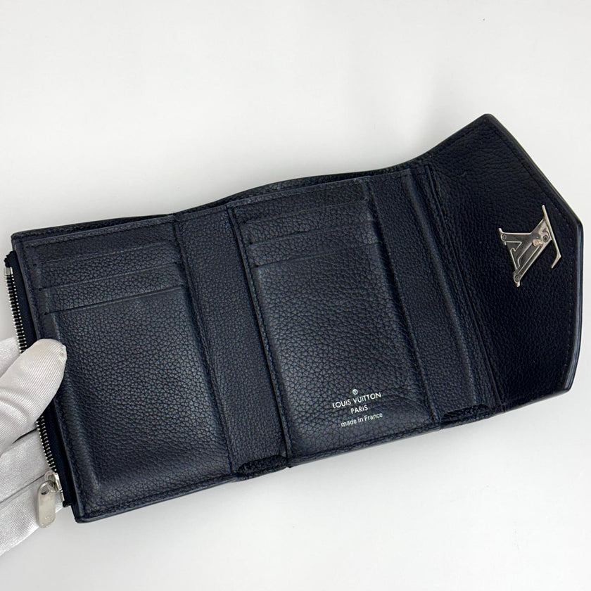 Louis Vuitton Portafoglio Lockme Compact in pelle nera