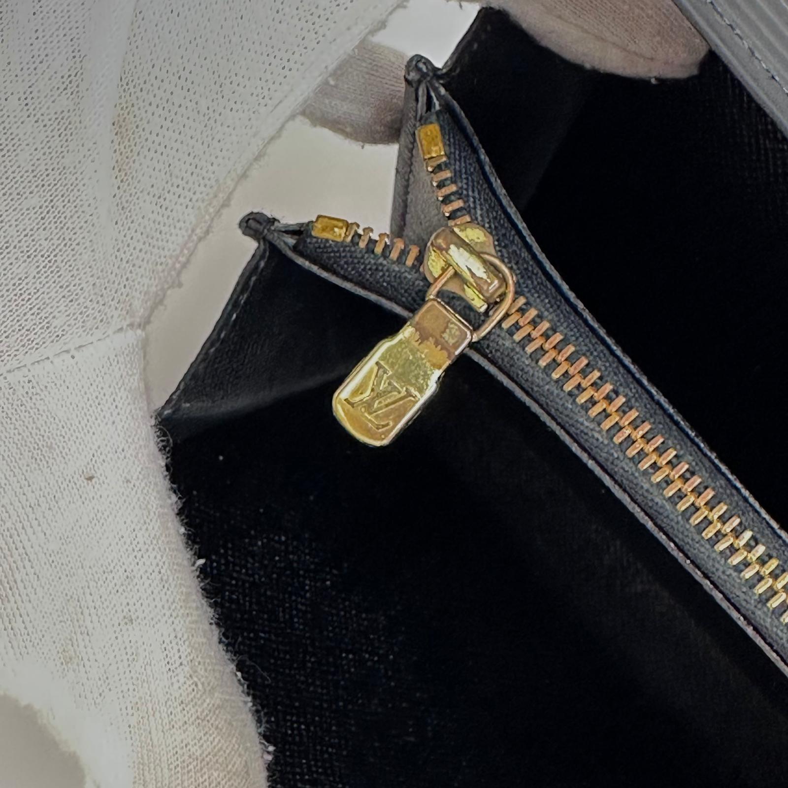 Louis Vuitton Portafoglio Sarah in pelle Epi nera