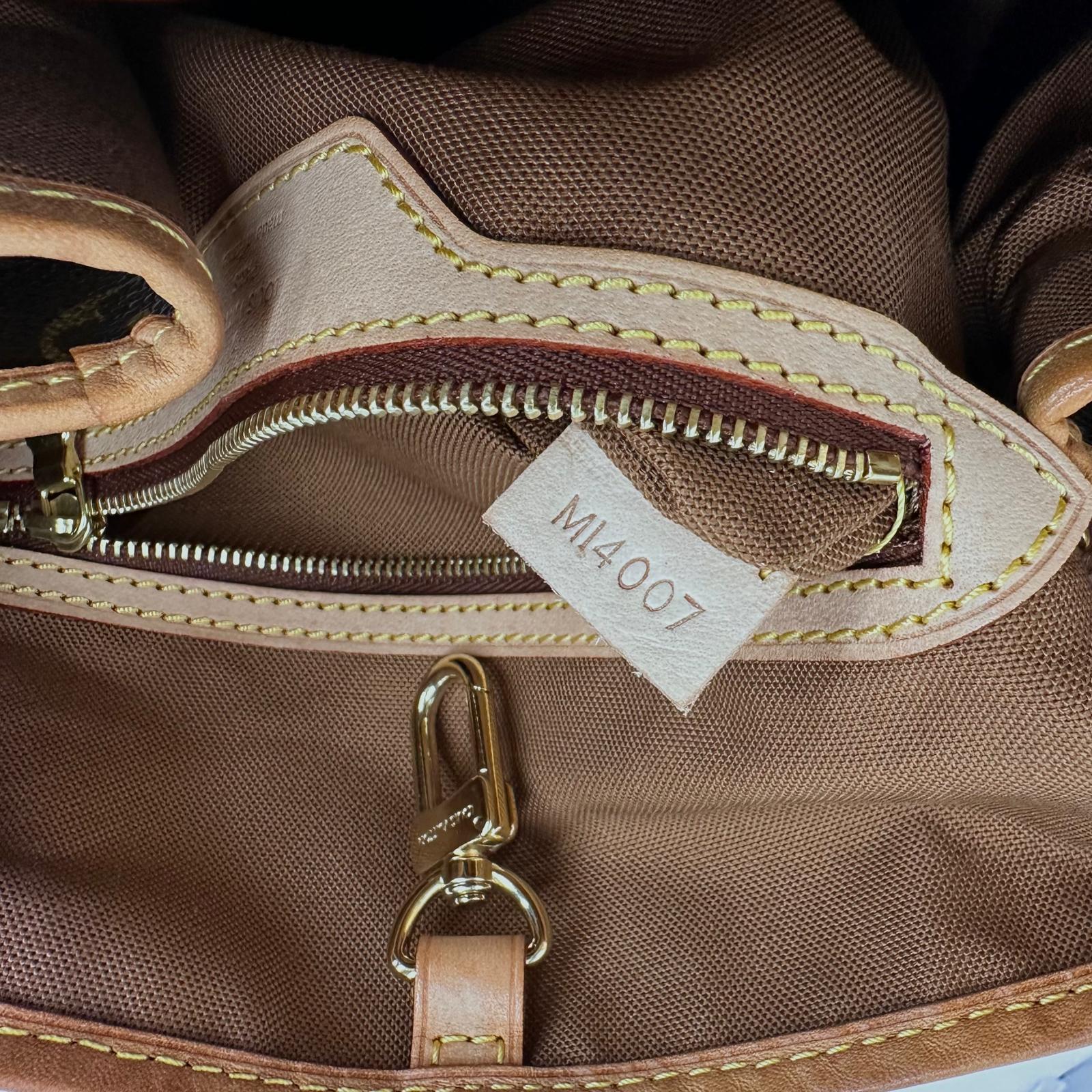 Louis Vuitton Batignolles Vertical in Tela Monogram