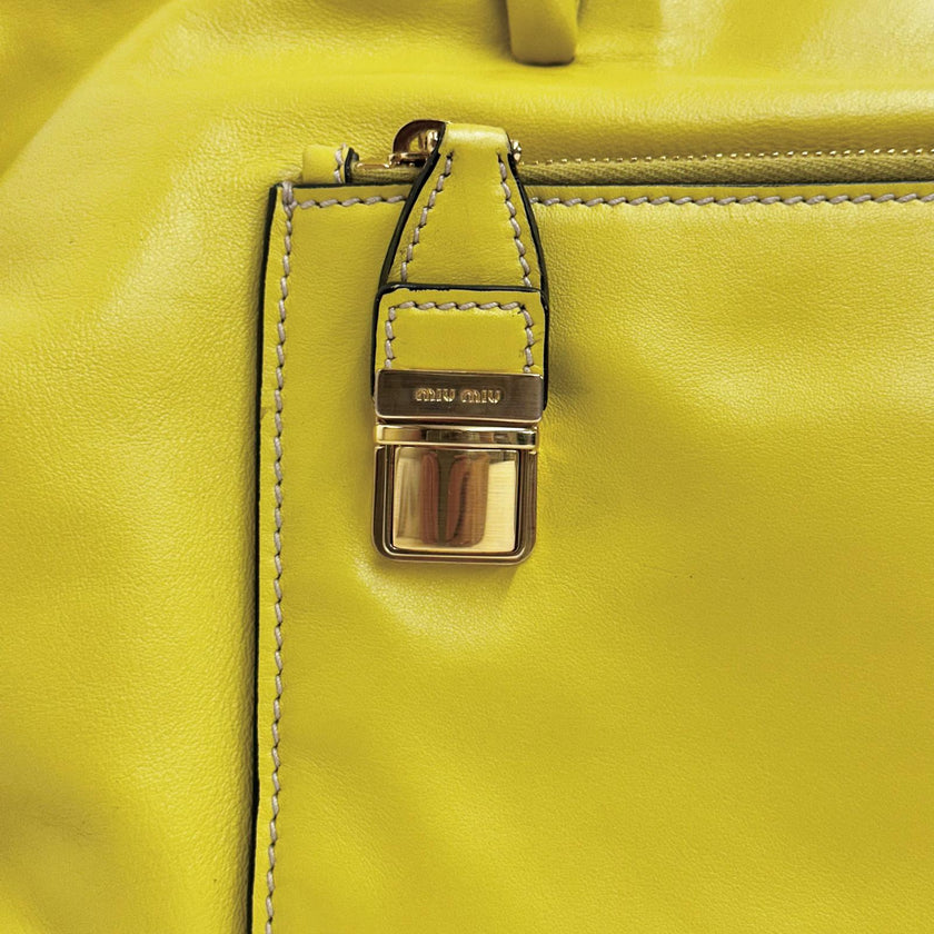 Miu Miu Borsa Shopper a Tracolla in Pelle Gialla
