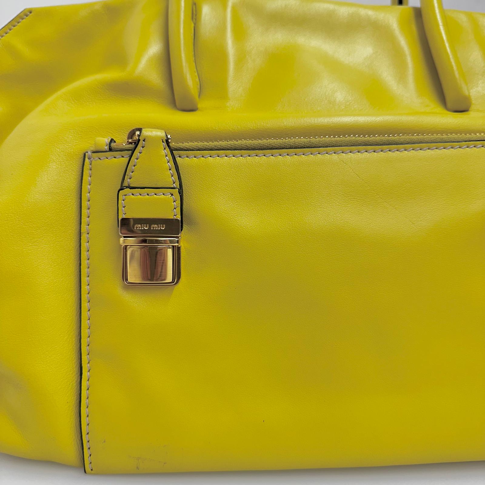 Miu Miu Borsa Shopper a Tracolla in Pelle Gialla
