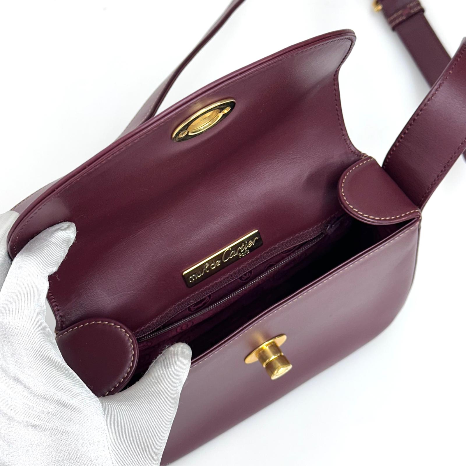 Must de Cartier Vintage Borsa a Tracolla Bordeaux in Pelle