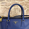 Prada Borsa Galleria Large Bluette in Saffiano Lux a tracolla