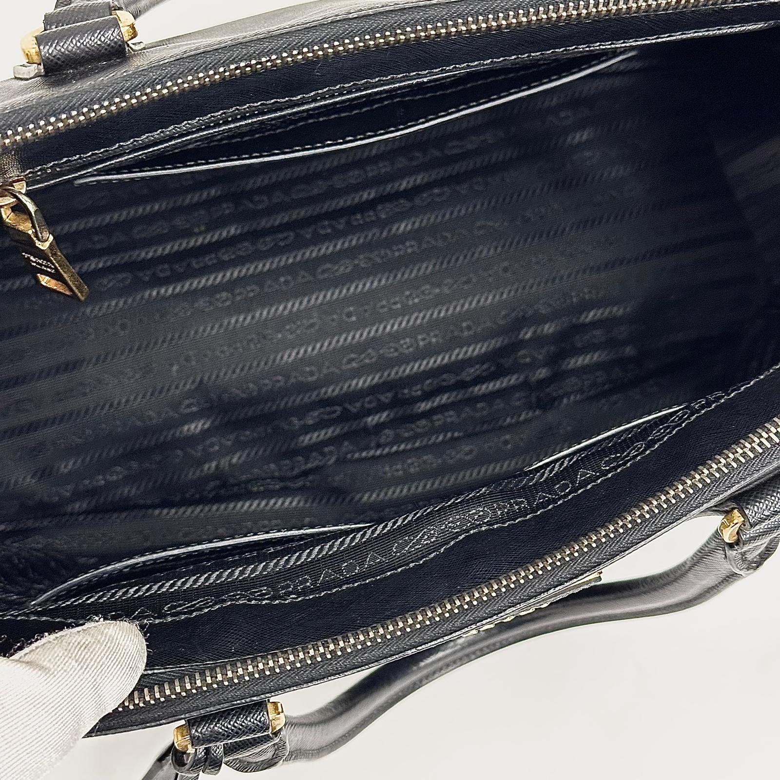 Prada Borsa Galleria Large in Pelle Saffiano Nera