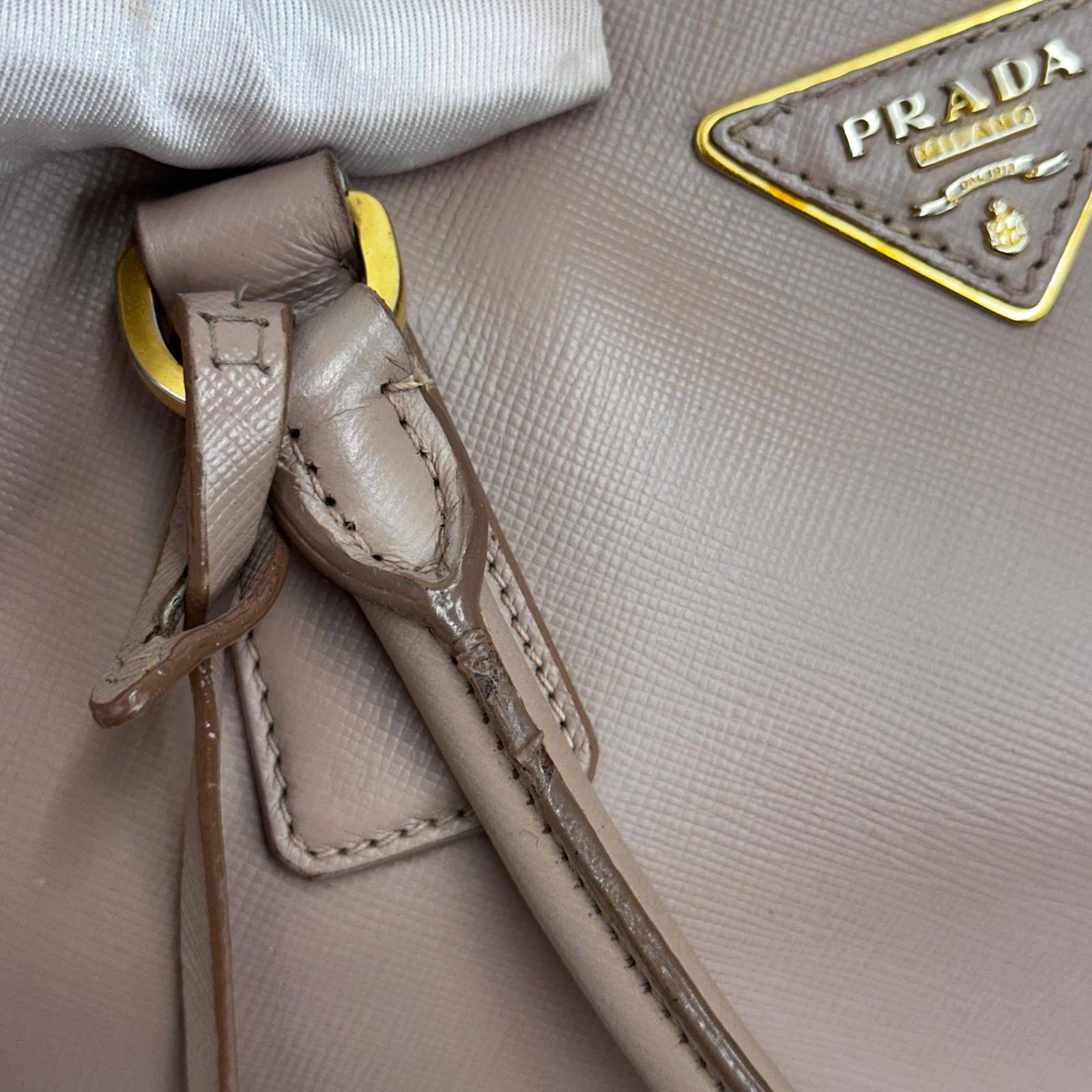 Prada Borsa Galleria Large in Saffiano Lux Cipria
