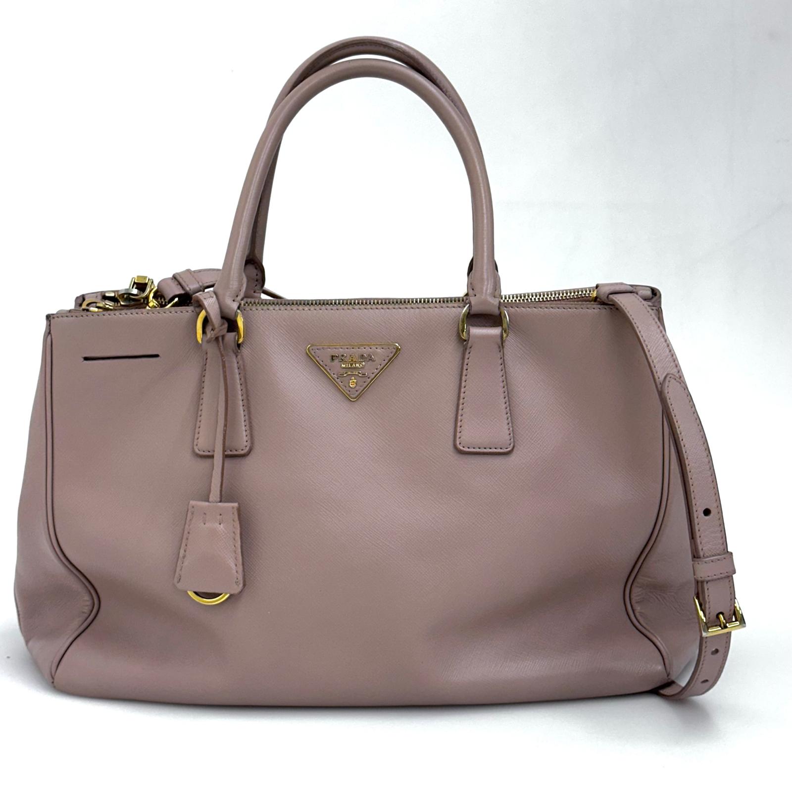 Prada Borsa Galleria Large in Saffiano Lux Cipria