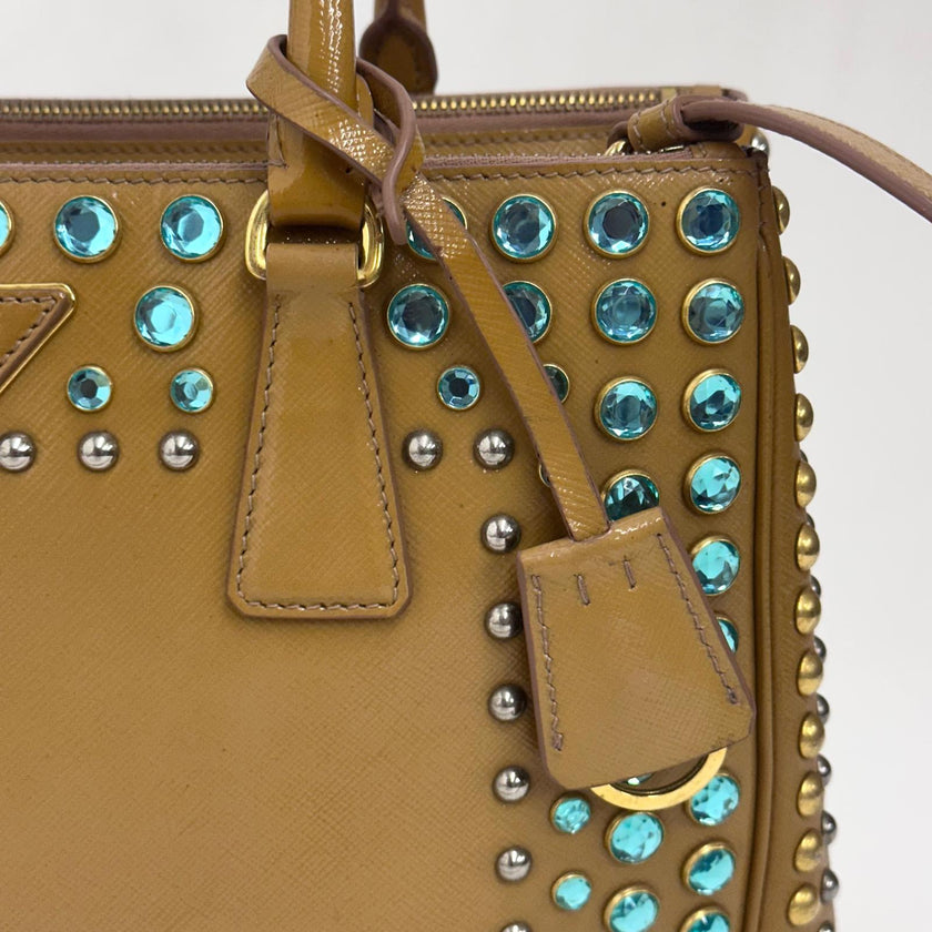 Prada Borsa Galleria Media Saffiano Vernice Cammeo con Cristalli Turchesi