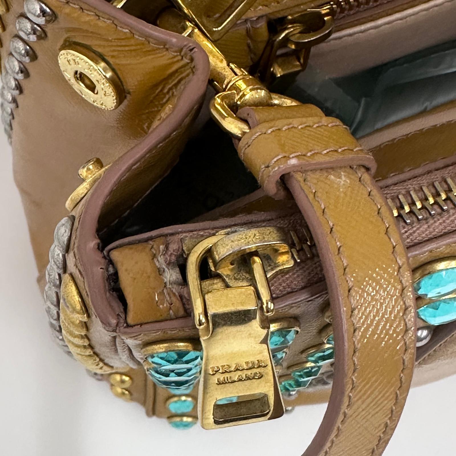 Prada Borsa Galleria Media Saffiano Vernice Cammeo con Cristalli Turchesi