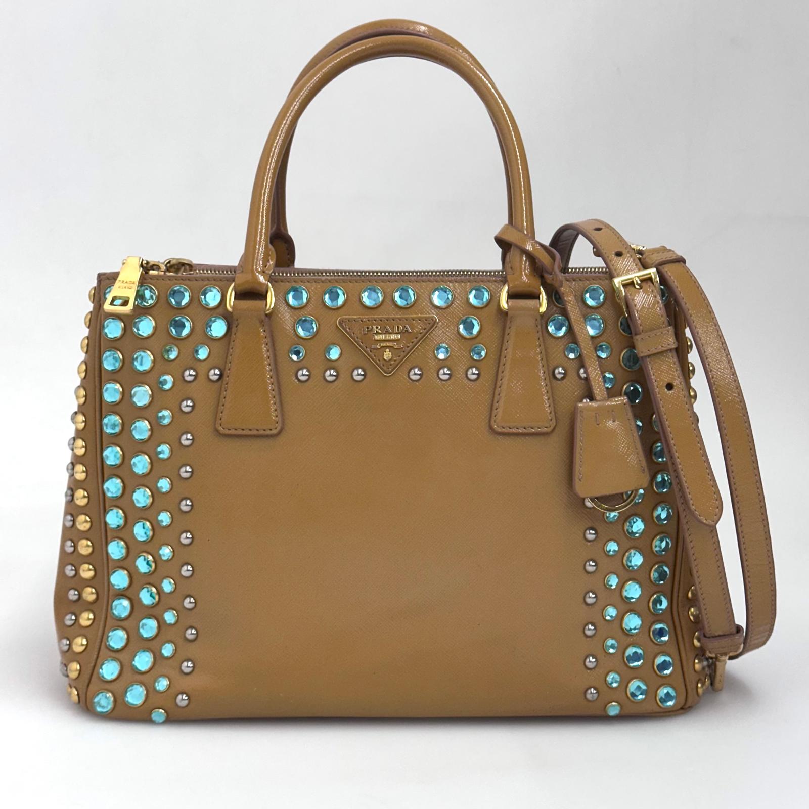 Prada Borsa Galleria Media Saffiano Vernice Cammeo con Cristalli Turchesi