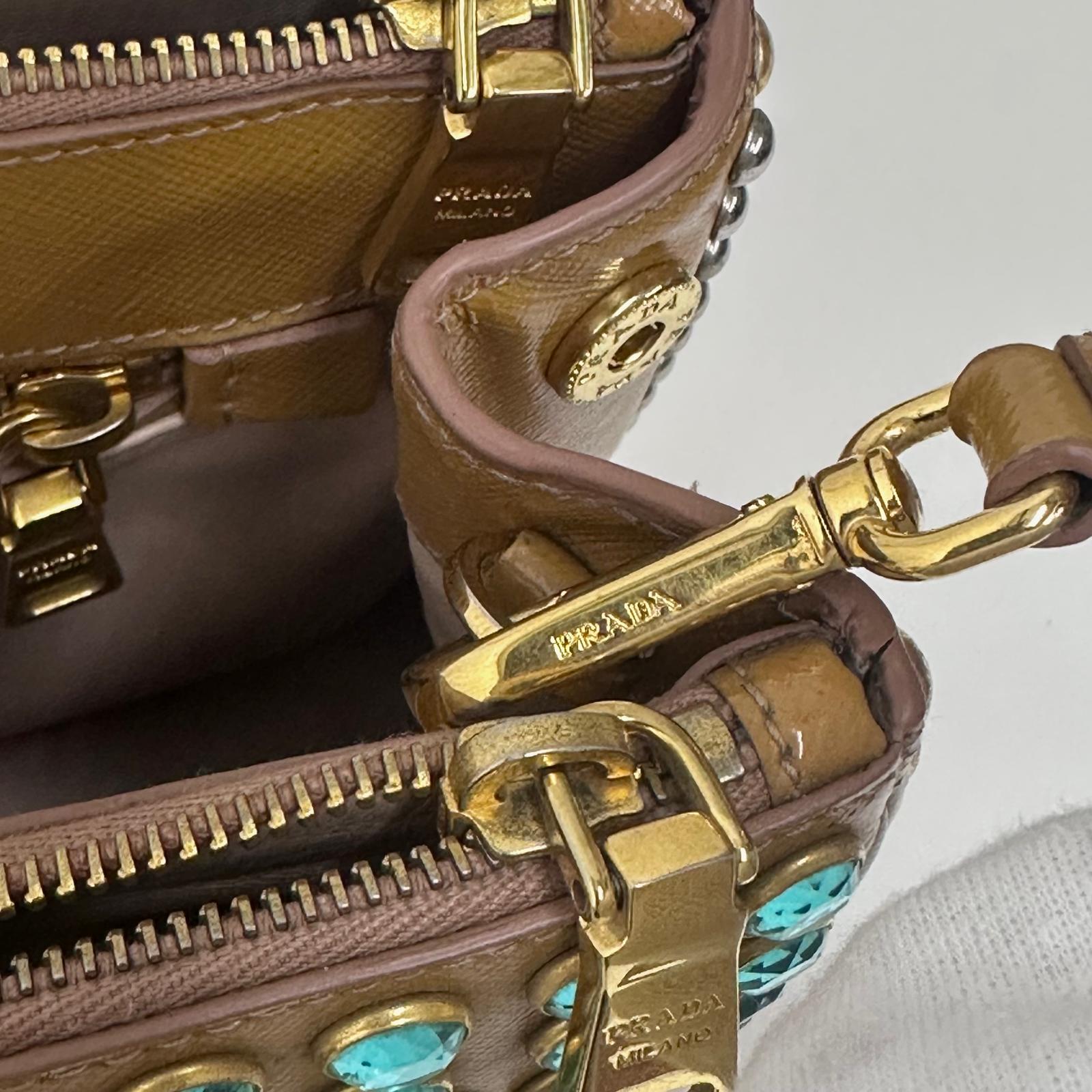 Prada Borsa Galleria Media Saffiano Vernice Cammeo con Cristalli Turchesi