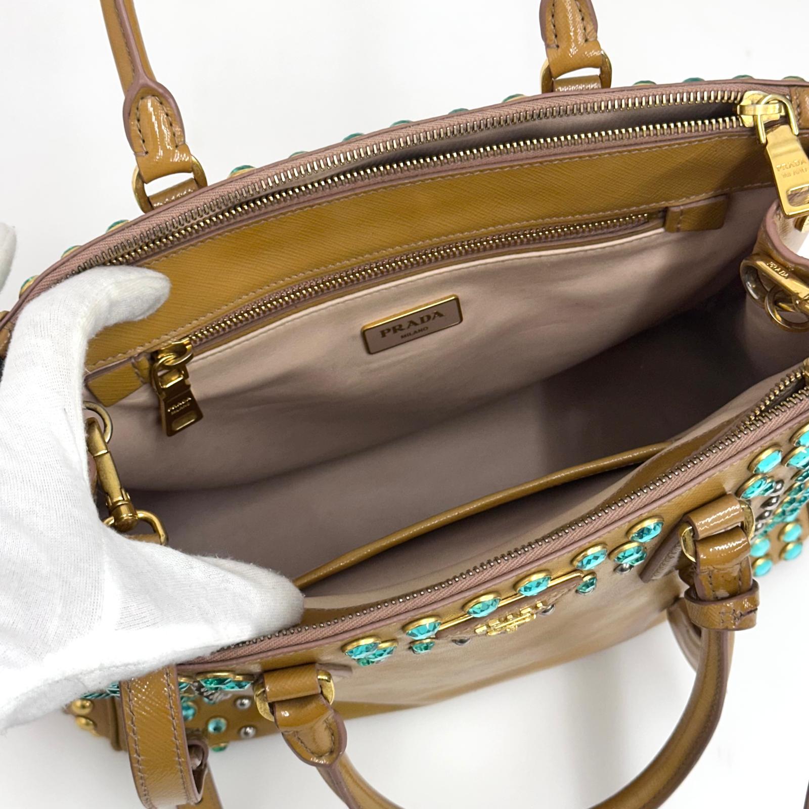Prada Borsa Galleria Media Saffiano Vernice Cammeo con Cristalli Turchesi