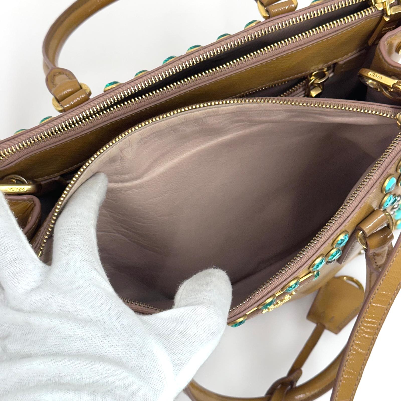 Prada Borsa Galleria Media Saffiano Vernice Cammeo con Cristalli Turchesi