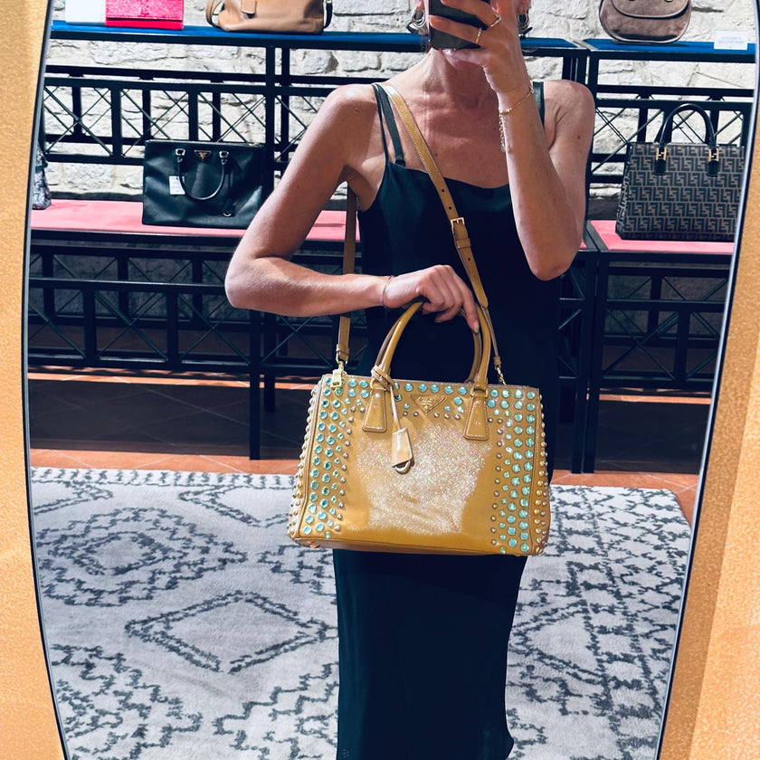 Prada Borsa Galleria Media Saffiano Vernice Cammeo con Cristalli Turchesi