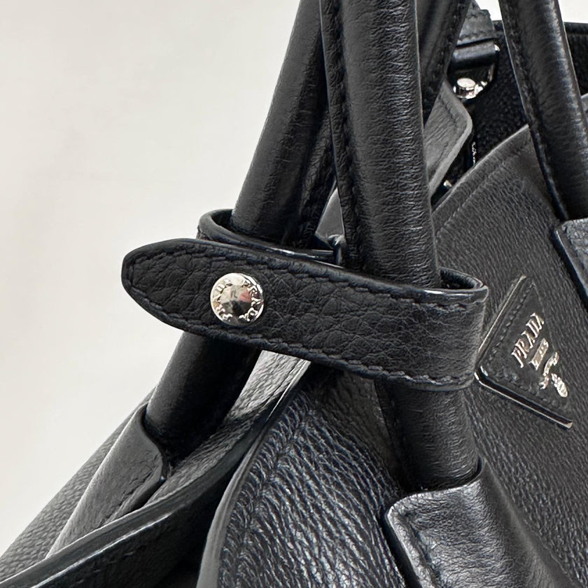 Prada Borsa Shopper a due vie in pelle Vitello Daino nera