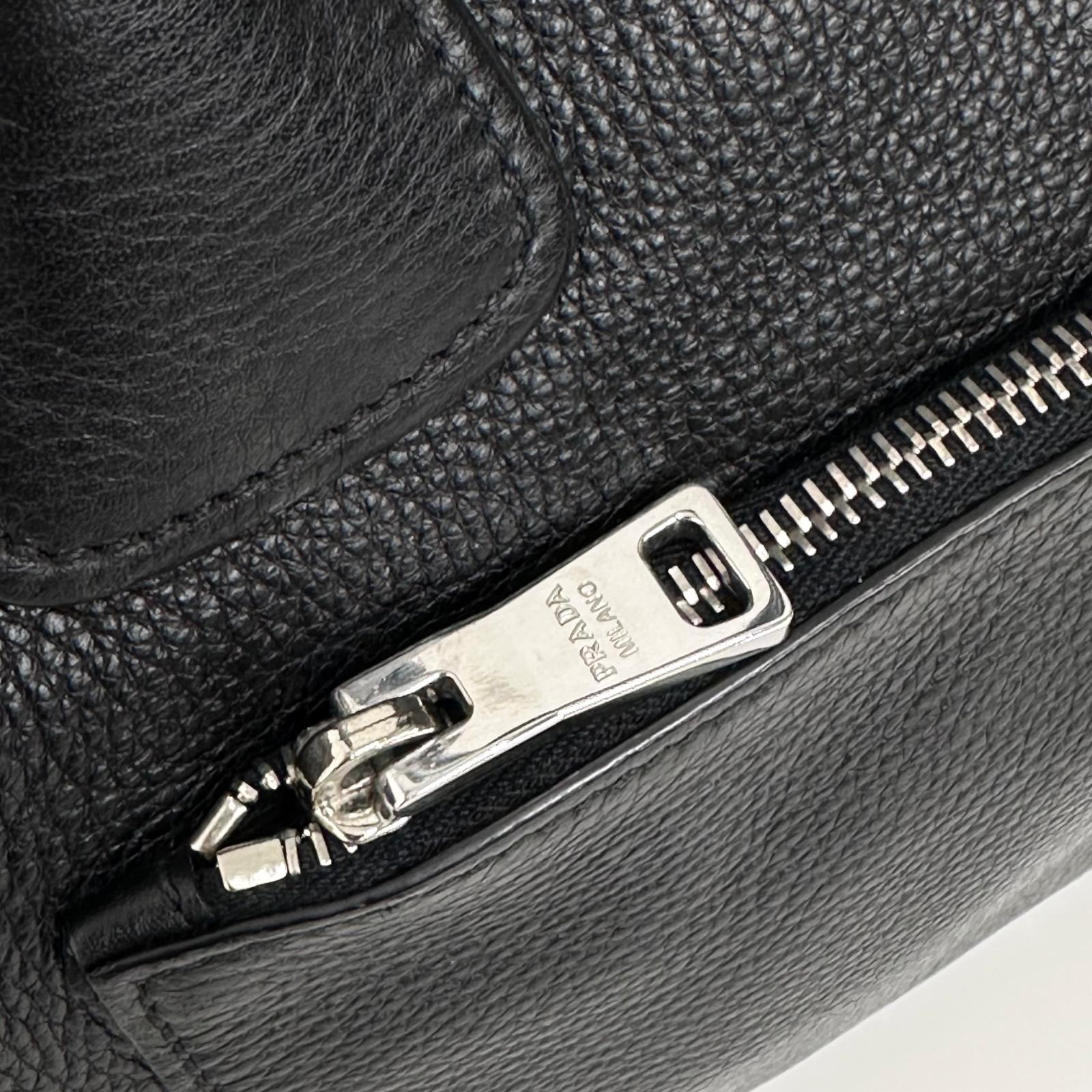 Prada Borsa Shopper a due vie in pelle Vitello Daino nera