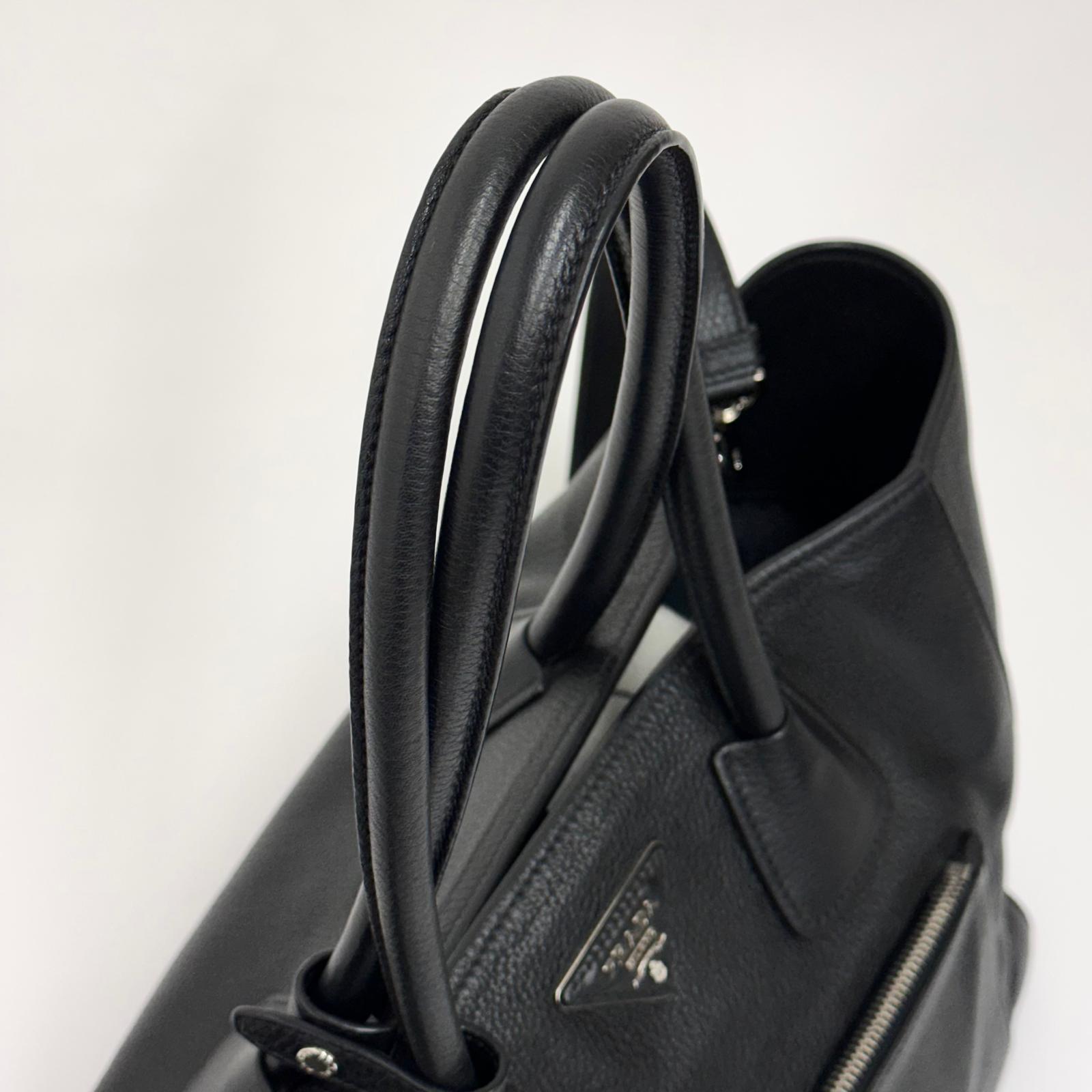 Prada Borsa Shopper a due vie in pelle Vitello Daino nera