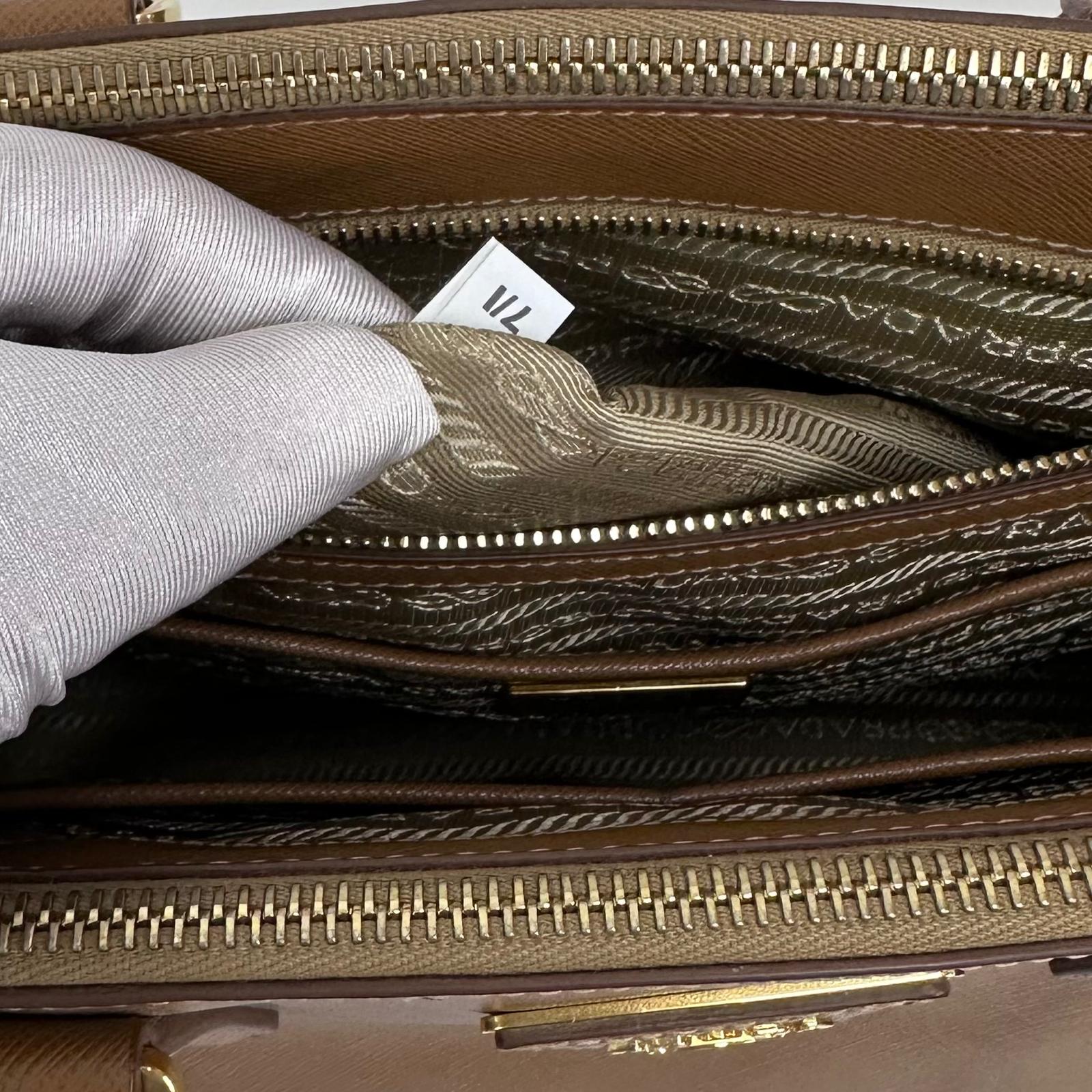 Prada Borsa a mano Galleria Large in pelle Saffiano Lux color Caramel