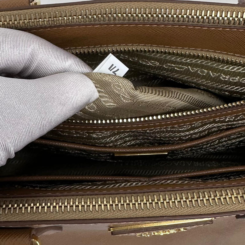 Prada Borsa a mano Galleria Large in pelle Saffiano Lux color Caramel