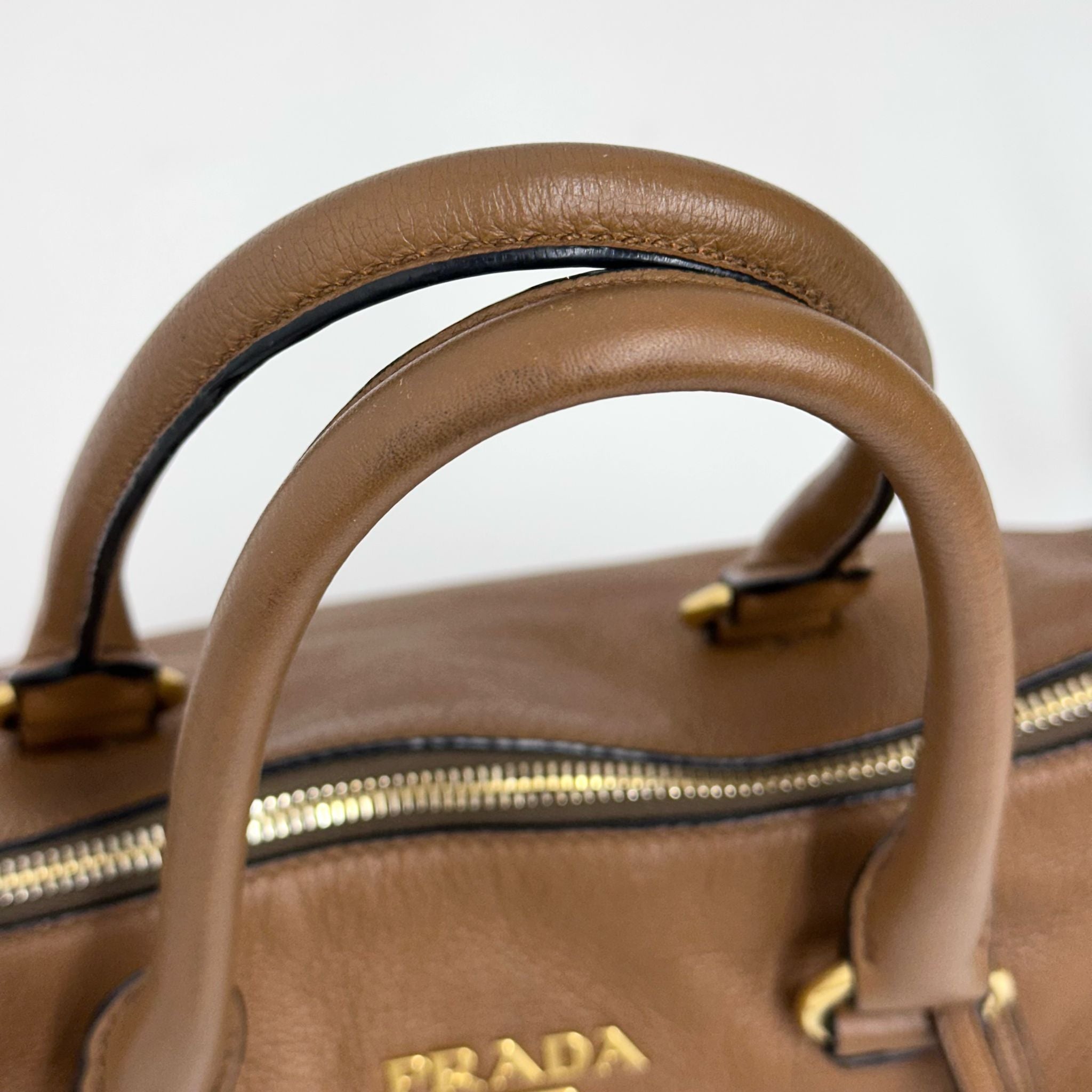 Prada Borsa a mano e tracolla Bauletto Vitello Phenix Cannella