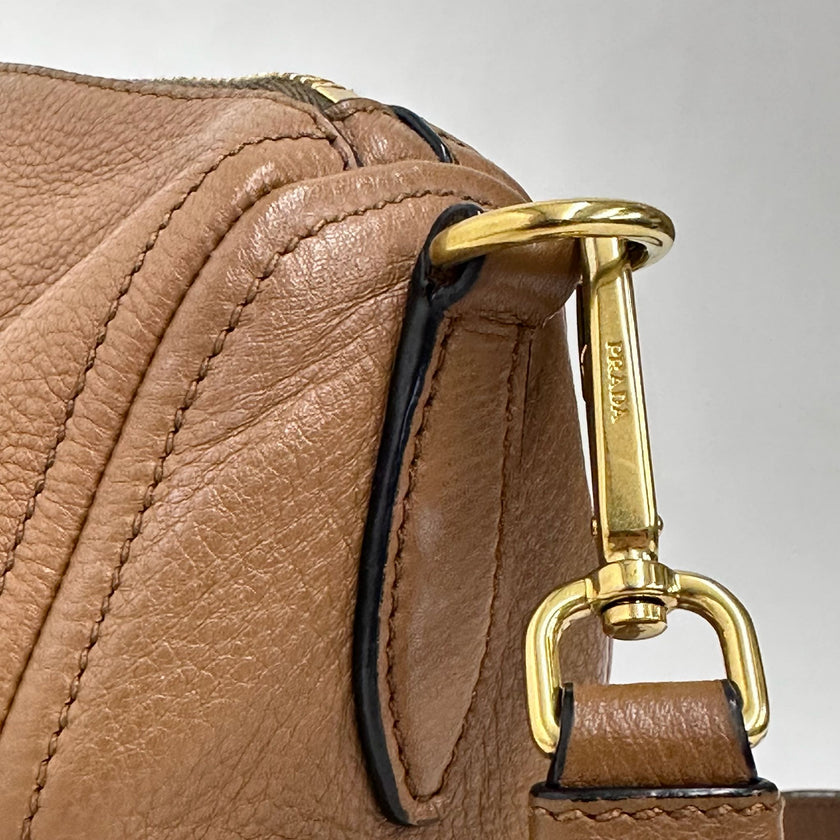 Prada Borsa a mano e tracolla Bauletto Vitello Phenix Cannella