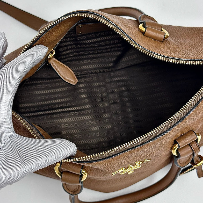 Prada Borsa a mano e tracolla Bauletto Vitello Phenix Cannella