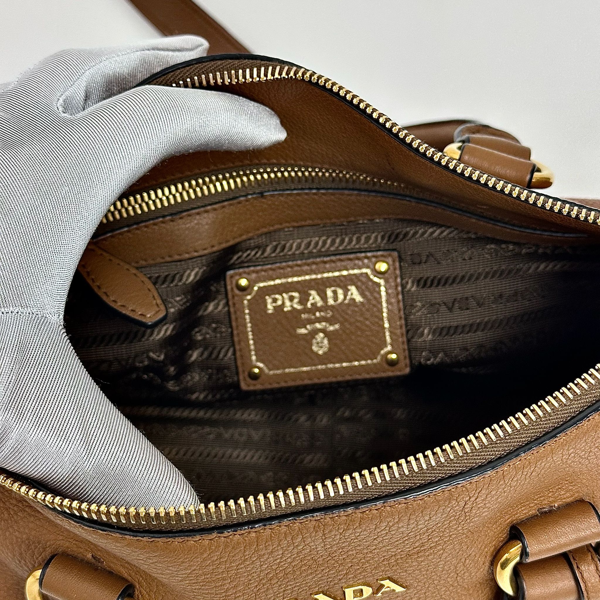 Prada Borsa a mano e tracolla Bauletto Vitello Phenix Cannella