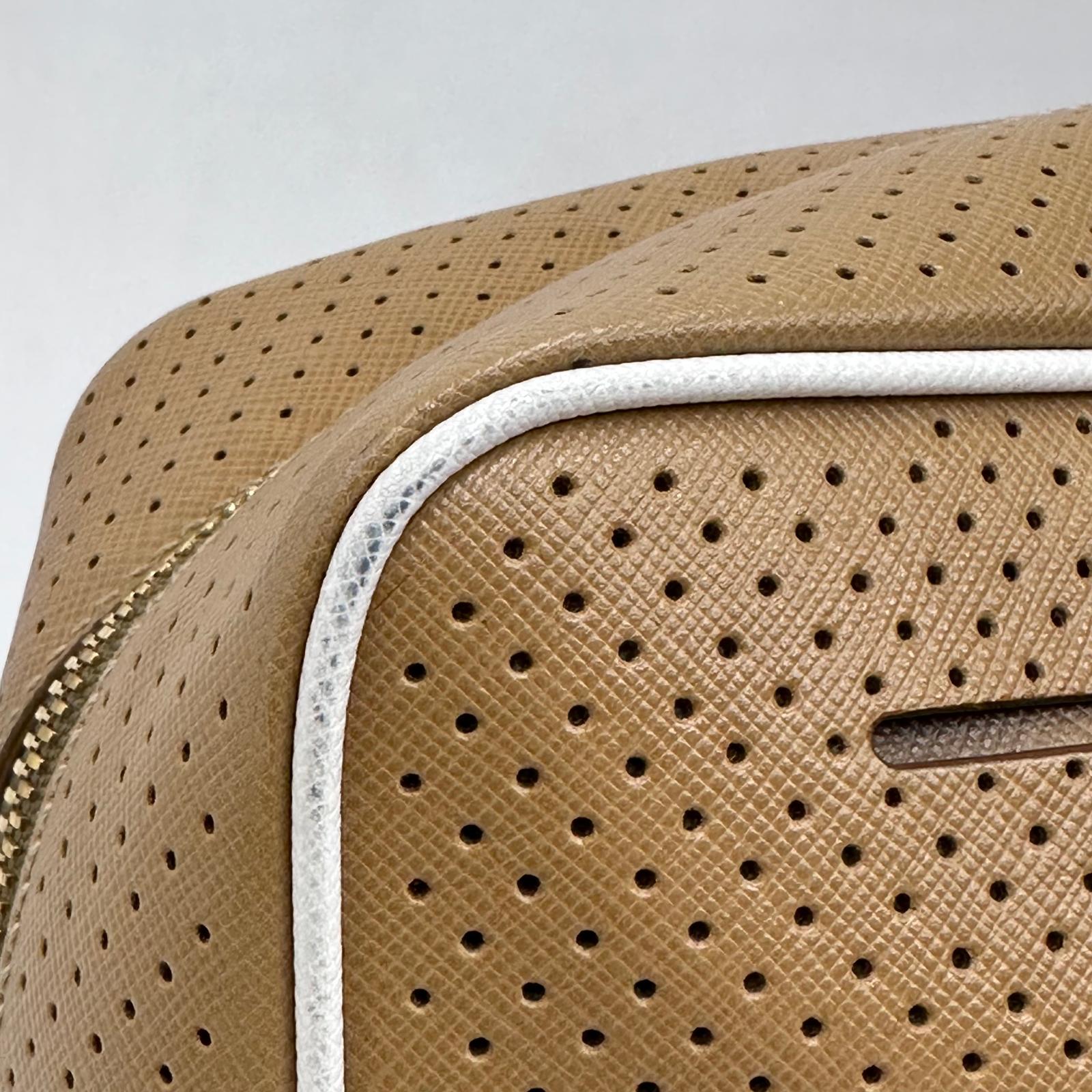 Prada Borsa a mano in pelle Saffiano traforata color cammello