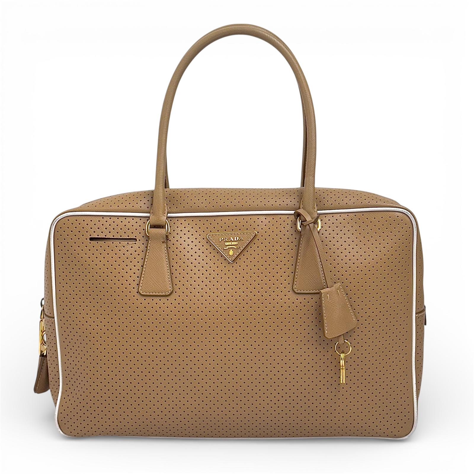 Prada Borsa a mano in pelle Saffiano traforata color cammello