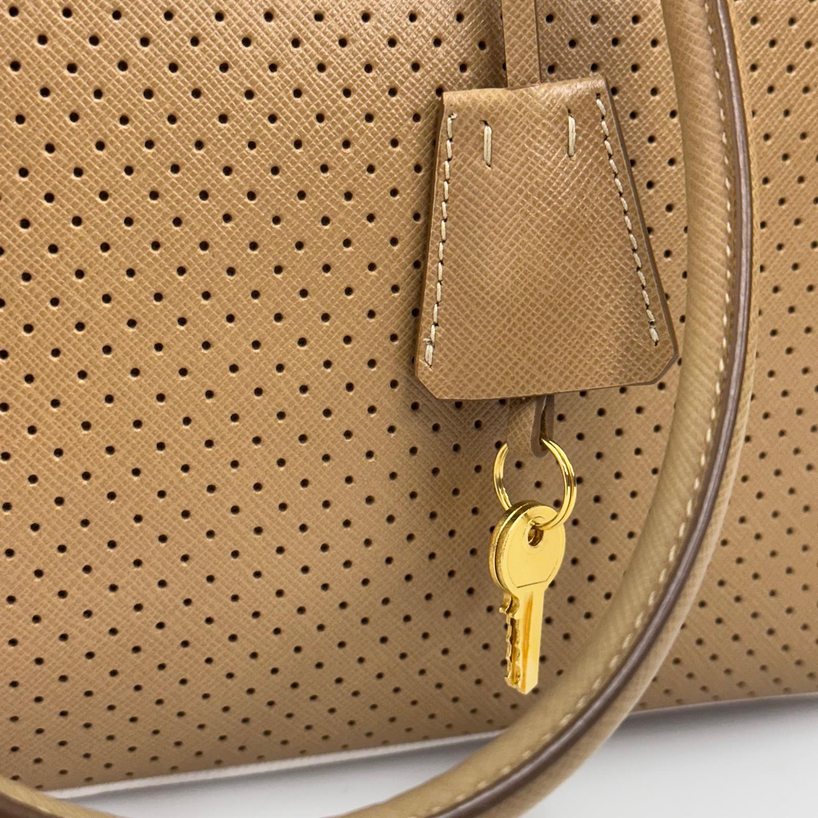 Prada Borsa a mano in pelle Saffiano traforata color cammello