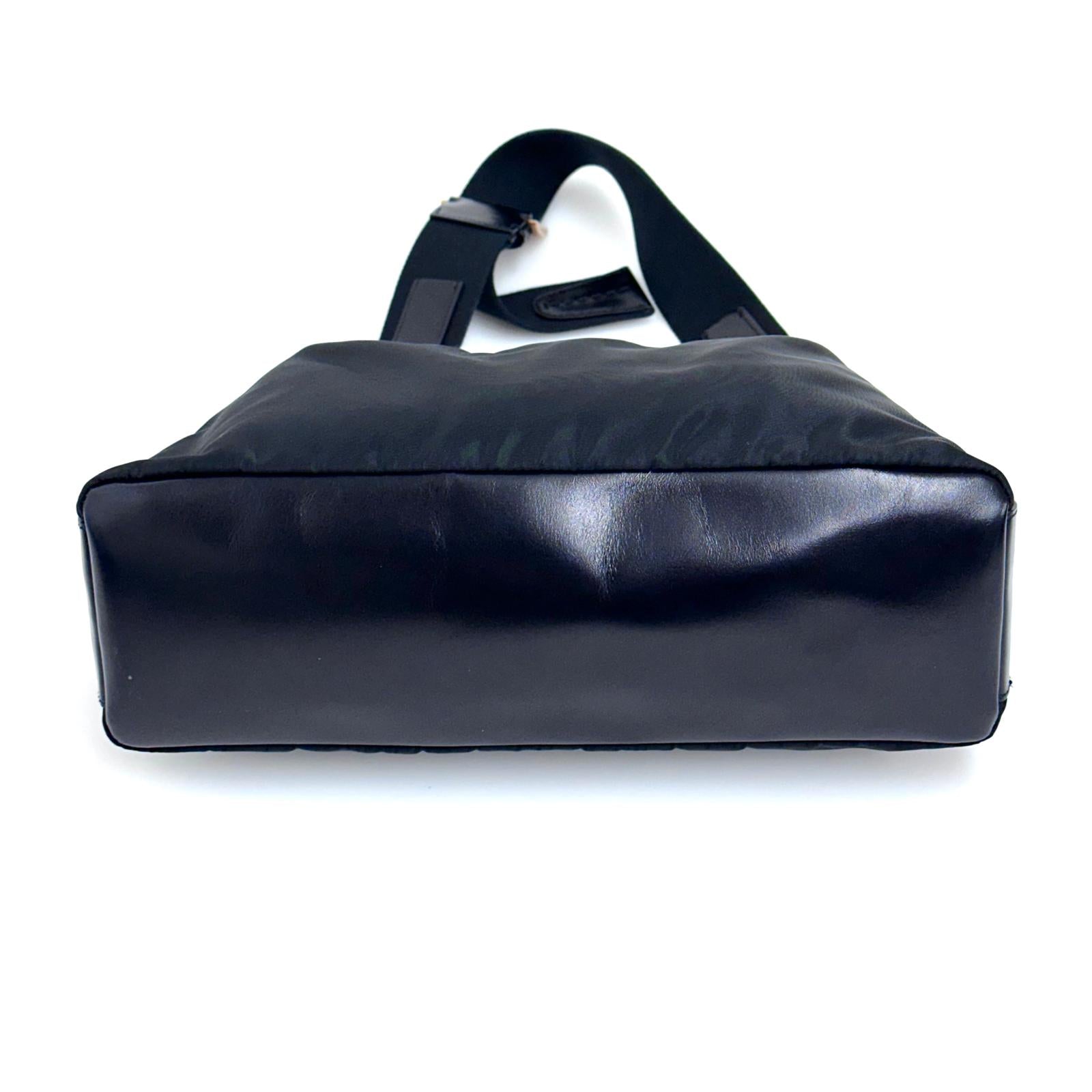 Prada Borsa a spalla Hobo in nylon nero