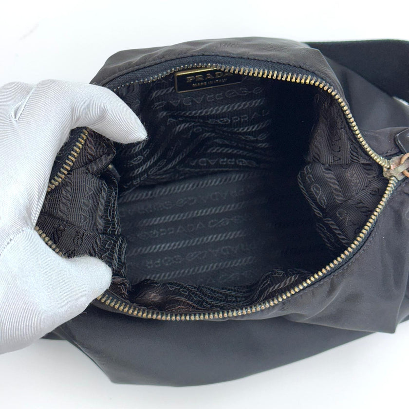 Prada Borsa a spalla Hobo in nylon nero