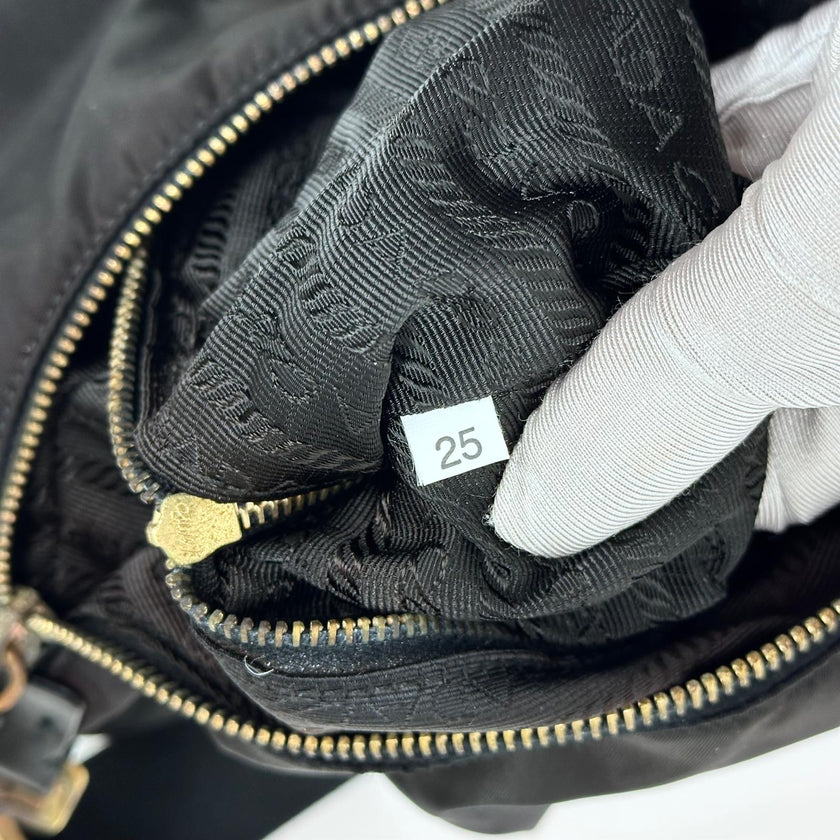 Prada Borsa a spalla Hobo in nylon nero