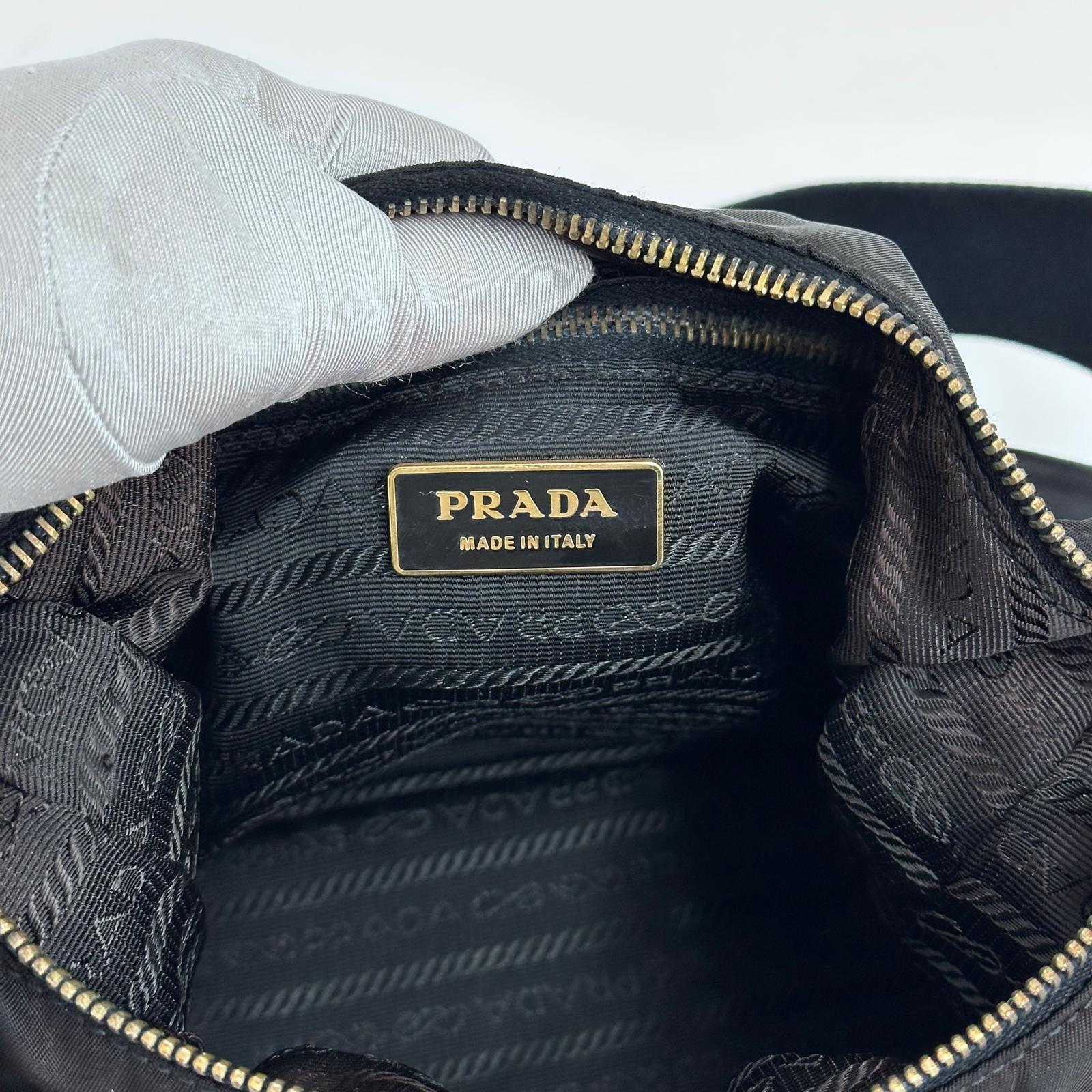 Prada Borsa a spalla Hobo in nylon nero